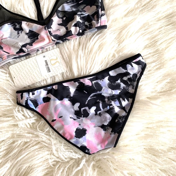 NEW✨Lululemon Reversible Swim Set - Picture 9 of 16